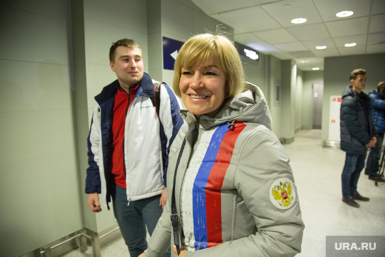 Встреча олимпийских медалистов Дениса Спицова и Александра Большунова в аэропорту. Тюмень, носкова луиза