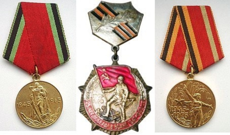 Знак «25 лет Победы» трудно спутать с другими юбилейными медалями: он такой один. Слева и справа — медали к 20-летию и 30-летию Победы