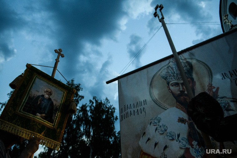 Крестный ход в Среднеуральском женском монастыре. Екатеринбург, крестный ход, царская семья, царские дни