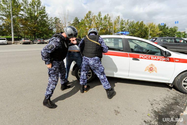 Тренировка сотрудников Росгвардии на территории гимназии. Челябинск, гимназия, арест, захват, террорист, школа, заложник, росгвардия, вневедомственная охрана, вежливые люди, задержание, активист, лицей