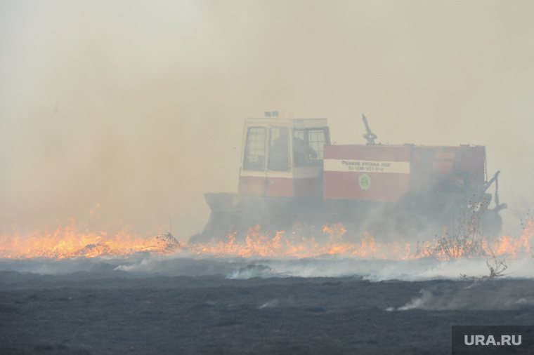 Лесные пожары. Учения МЧС. Челябинск, пожарная машина, огонь, трава горит