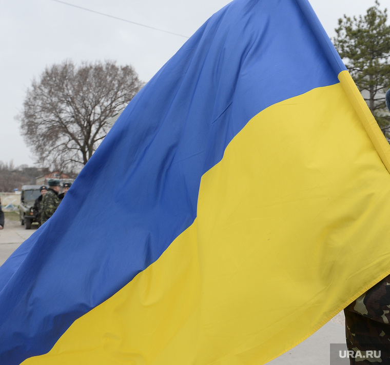 Безоружные украинские военные встретились с Российскими. Переговоры.Севастополь. Крым. Аэропорт Бельбек, флаг украины, армия