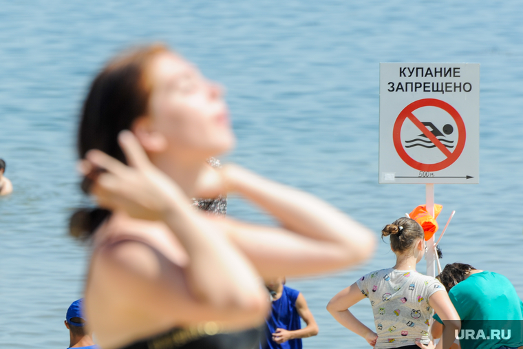 Купаться вредно. Купание летом в запрещенных местах. Место опасное для купания. Купание опасно. Косы опасные для купания.