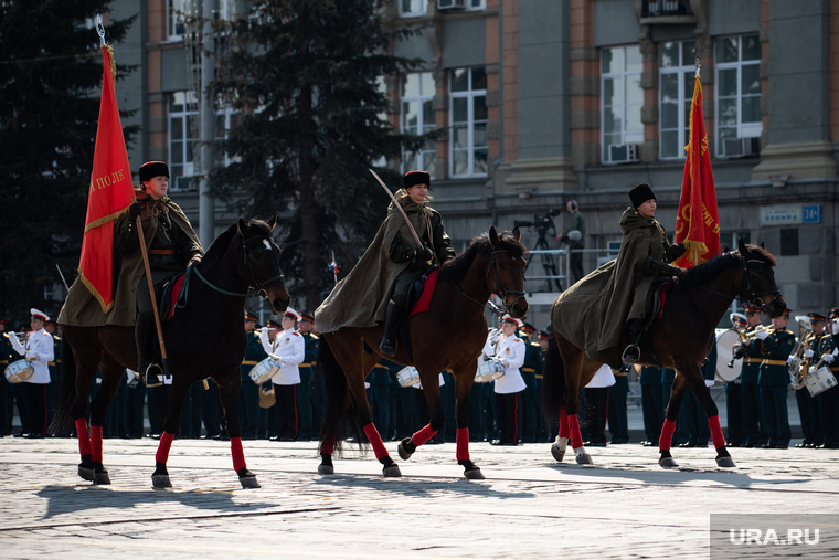 Парад, посвященный 76-й годовщине Победы в Великой Отечественной войне. Екатеринбург, лошади, казаки, парад победы, парад 9 мая