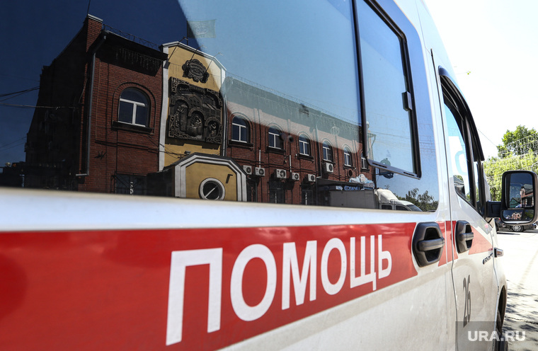 Эвакуация пивзавода. Курган , минирование, пивзавод, машина скорой медицинской помощи, скорая помощь