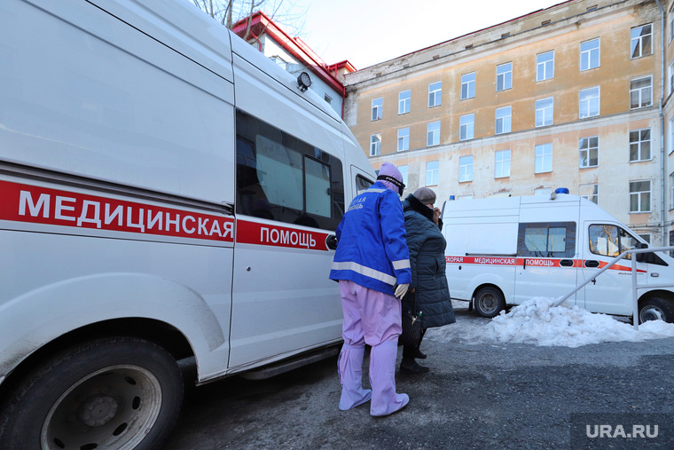 Приёмный покой в красной зоне городской больницы. Курган, защитный костюм, медики, фельдшер, зона карантина, красная зона, городская больница 2, скорая помощь