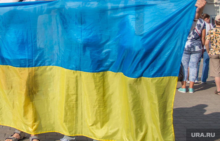 Разное. Курган, флаг украины