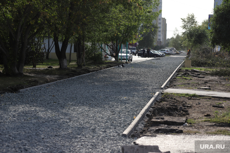 Ремонтные работы на  автодороге по проспекту Мальцева. Курган, тротуар, щебень гранит, ремонт дороги, щебень на пешеходной зоне