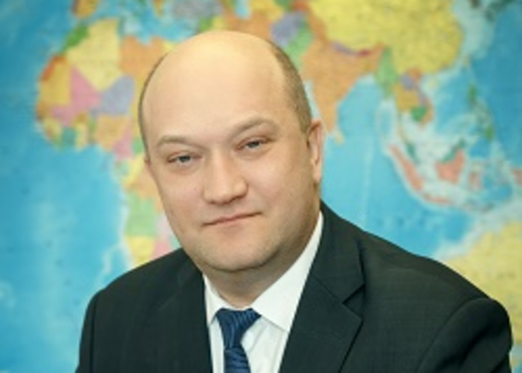 До назначения директором по капитальному строительству ММК Александр Мухин занимал должность директора завода «ММК-МЕТИЗ»