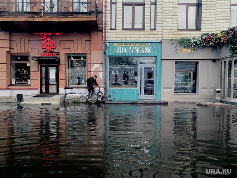 Екатеринбург затопило в результате ливня