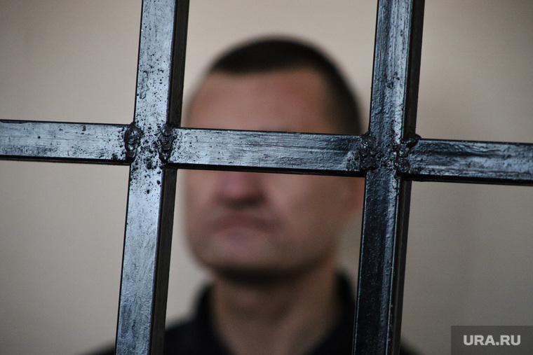 Судебное заседание по уголовному делу бывшего заместителя губернатора Курганской области Ванюкова Романа. Курган, заключенные, колония, решетка, обвиняемый, скамья подсудимых, судебное заседание, суд, арестант, судебный процесс, клетка