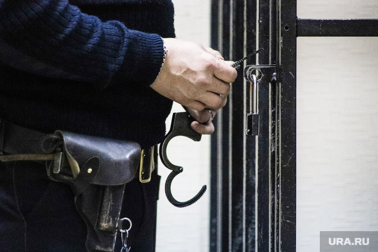 Избрание меры присечения фигурантам уголовного дела о мошенничестве. Курган, арест, наручники