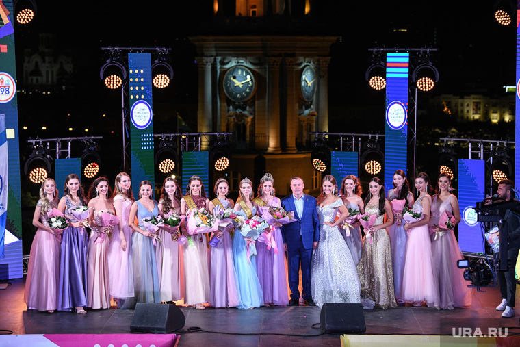 За корону боролись 16 финалисток конкурса