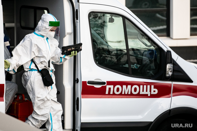 Приемный покой в 40 ГКБ в Коммунарке. Москва, защитный костюм, врач, фельдшер, медик, коронавирус, covid, ковид, противочумной костюм, SARS-CoV-2, скорая помощь