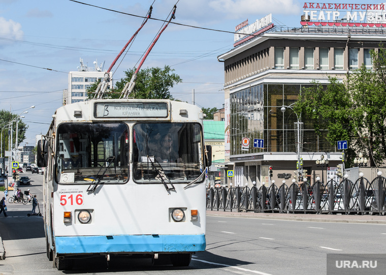 Сорок седьмой день вынужденных выходных из-за ситуации с распространением коронавирусной инфекции CoVID-19. Екатеринбург, троллейбус, городской транспорт, электрический транспорт, маршрут3