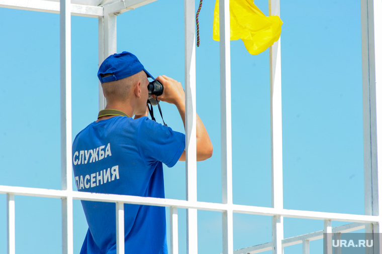 Муниципальный пляж «Первоозерный». Челябинск, мчс, бинокль, служба спасения, спасатель, пляж, отдых, озеро, пляжный сезон