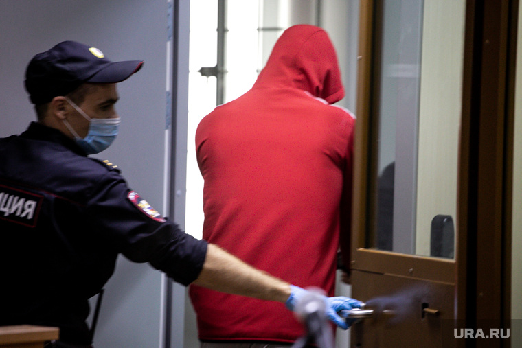 Избрание меры пресечения Виталию Бережному, подозреваемому в убийстве Насти Муравьевой, в Ленинском районном суде. Тюмень, осужденный, пристав, скамья подсудимых, подсудимый, полиция, заключенный, бережной виталий