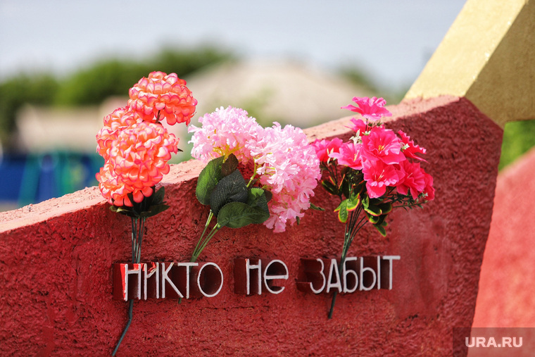 Председатель совета директоров ПАО «Газпром» Виктор Зубков посетил Сафакулевский район. Курган, памятник, мемориал, никто не забыт