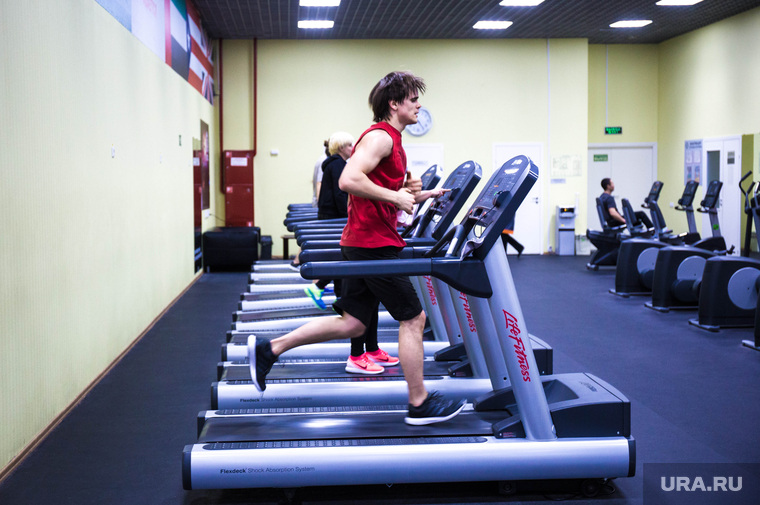 Позы к 14 февраля от Power House Gym. Екатеринбург, фитнес-центр, тренажеры, беговая дорожка