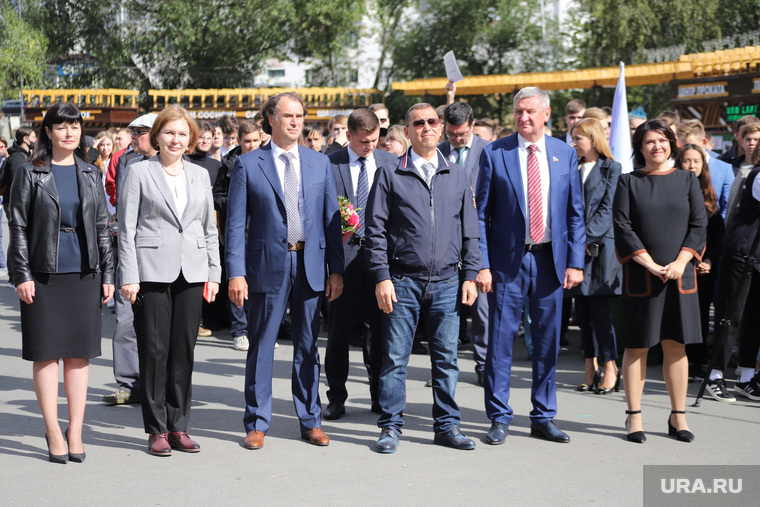 Помимо губернатора, на мероприятии присутствовали сенатор от Курганской области Сергей Муратов, экс-сенатор Сергей Лисовский, мэр Кургана Елена Ситникова, представители областных департаментов и КГУ