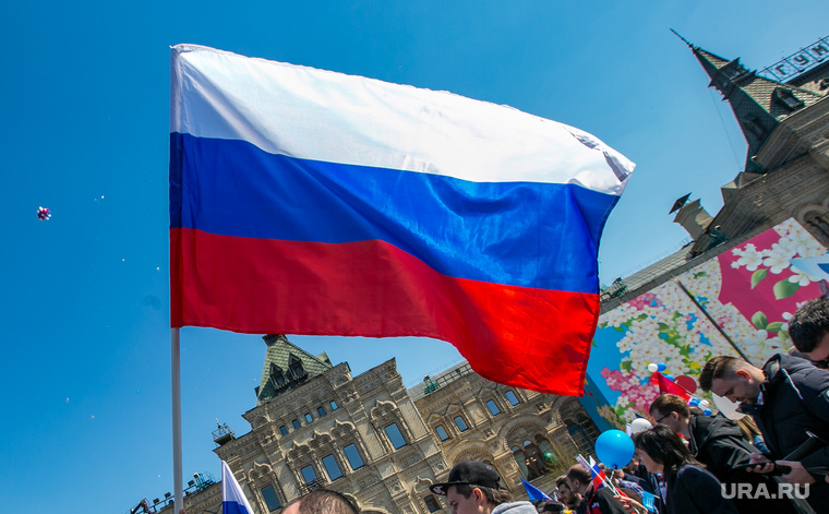 Первомайская демонстрация на Красной площади. Москва, флаг россии