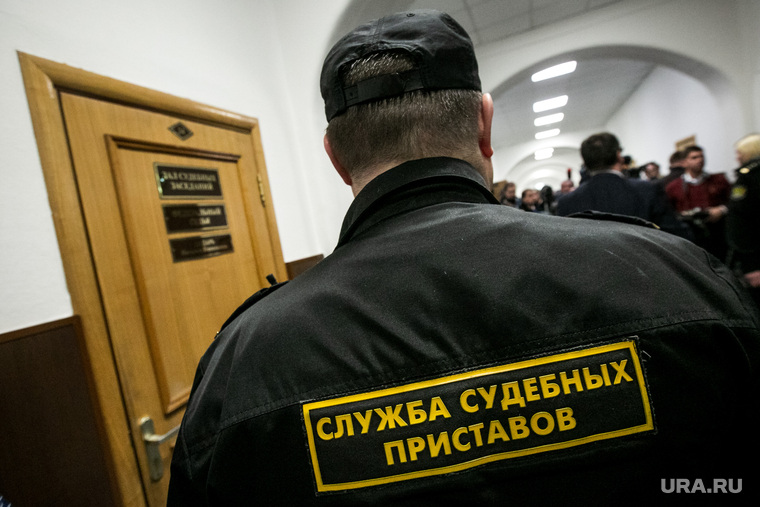 В Басманном суде на оглашении меры пресечения Виктору Ишаеву. Москва, журналисты, судебные приставы, служба судебных приставов, толпа, микрофоны