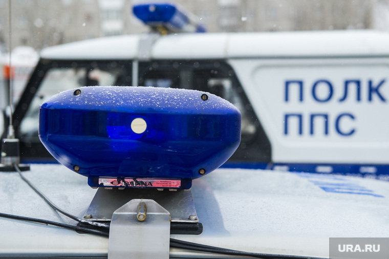 Вывоз киосков с улицы Ракетная, 2. Екатеринбург, мигалка, полк ппс, полиция, проблесковый маячок