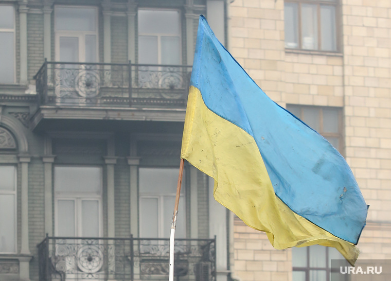 События на Майдане. Киев, флаг украины, майдан, киев, украина, баррикады, самооборона, улица грушевского