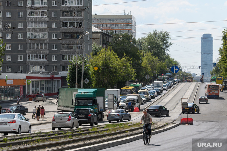 Дорожные работы на центральных улицах Екатеринбурга, пробка, город екатеринбург, трамвайные пути, улица малышева