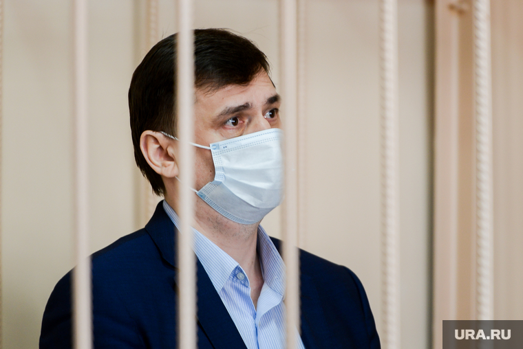 Избрание меры пресечения Олегу Извекову в Суде Центрального района. Челябинск, решетка, клетка, извеков олег