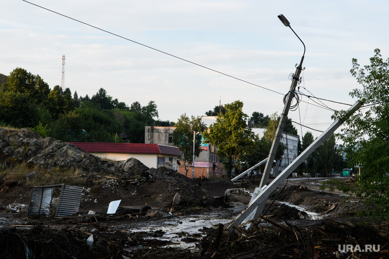 Последствия паводка в Нижних Сергах. Свердловская область, фонарный столб, электричество, последствия паводка, стихийное бедствие