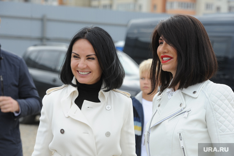 На церемонию приехали супруга главы РМК Татьяна Алтушкина и первая леди Челябинской области Ирина Текслер (справа)