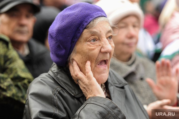 День народного единства в Челябинске, пенсионерка, портрет, старуха
