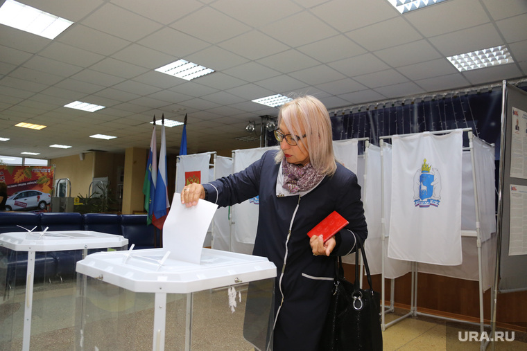 выборы Тюменского губернатора 9 сентября 2018, Ноябрьск, ЯНАО, голосование, урна для голосования, бюллетень