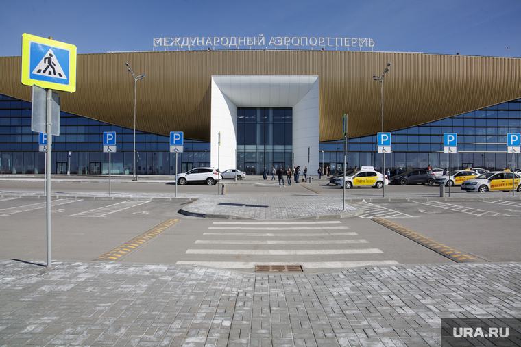 Международный аэропорт Пермь (Большое Савино). Пермь, аэропорт, пешеходный переход, большое савино, международный аэропорт пермь