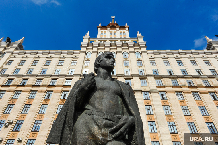 Лекция Алексея Текслера первокурсникам ЮУрГУ. Челябинск, скульптура, юургу, главный корпус юургу, студент
