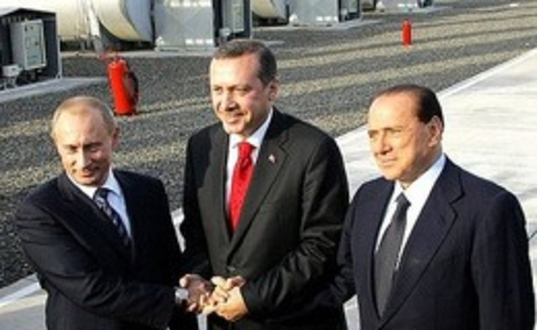 По словам Сильвио Берлускони (справа), в мире наблюдается дефицит крупных политиков