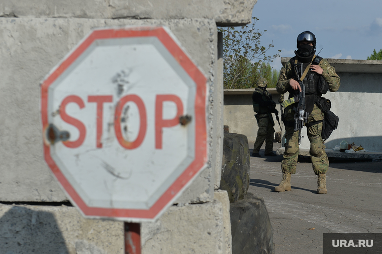 Последствия АТО и украинские блокпосты в Краматорске. Украина, военные, стоп, блокпост, украинские войска