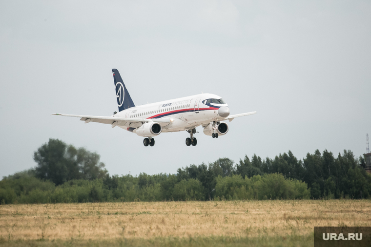 Показательные полеты авиации на МАКС-2021. Москва, аэропорт, посадка самолета, взлет самолета, авиашоу, аэродром, авиация, впп, самолет, взлетно-посадочная полоса, сухой, ssj100, PowerJet SaM146, superjet