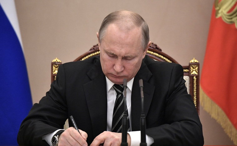 Указ о новом назначении подписал Владимир Путин