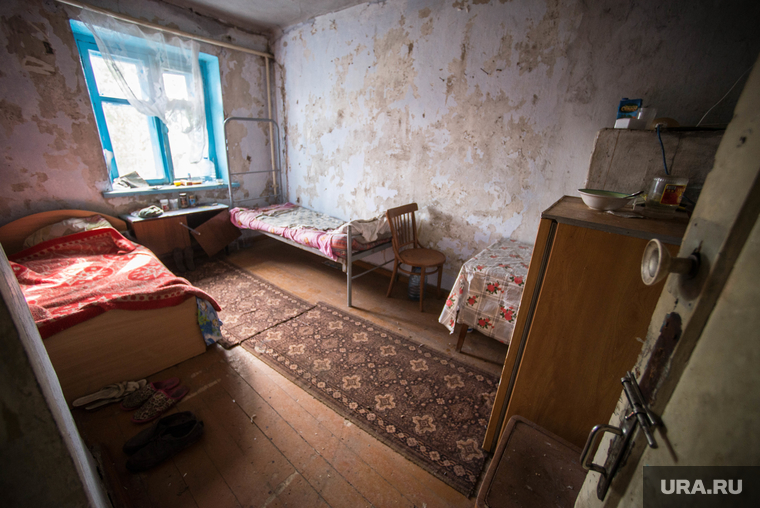 Поездка Дениса Паслера в Верхотурье., старый дом, комната