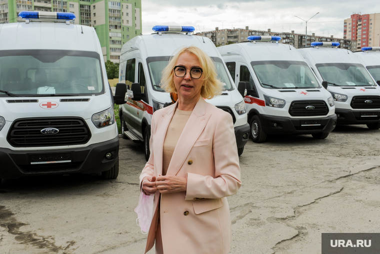 Передача машин скорой помощи от благотворительного фонда  РМК региональной системе здравоохранения. Челябинск, гехт ирина