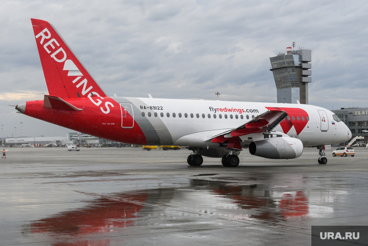 Самолет авиакомпании Red Wings в аэропорту Кольцово. Екатеринбург, аэропорт кольцово, ред вингс, авиакомпания red wings