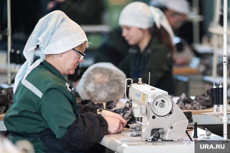 Швейное производство в женской исправительной колонии ФКУ ИК-6 ГУФСИН. Свердловская область, Нижний Тагил , швея, швейный цех, исправительная колония6, пошив одежды, женская колония, швейная машина, ик-6