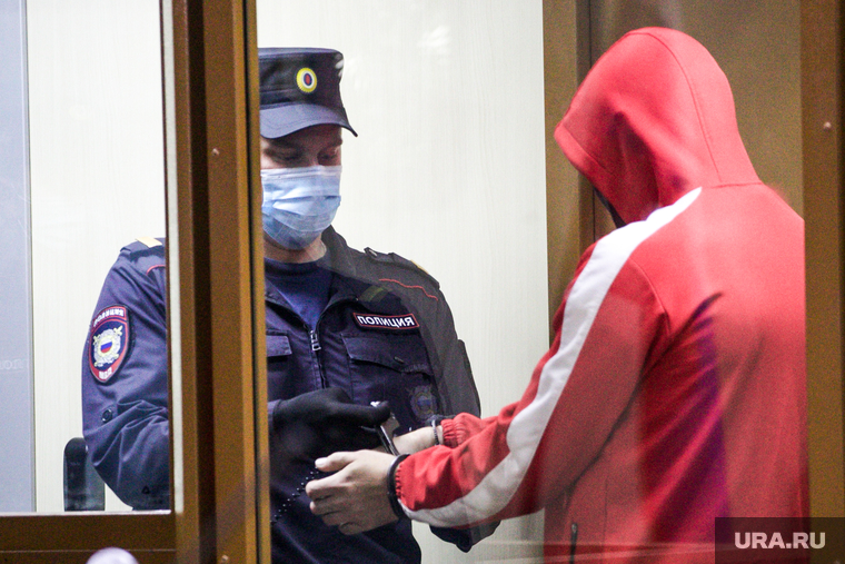 Избрание меры пресечения Виталию Бережному, подозреваемому в убийстве Насти Муравьевой, в Ленинском районном суде. Тюмень, осужденный, пристав, скамья подсудимых, подсудимый, заключенный, бережной виталий