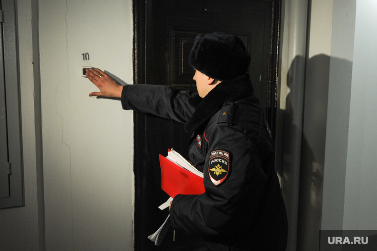 Операция "Ночь" полиции Курчатовского района. Челябинск, дверь, участковый, подъезд, полиция, ночь, силовики