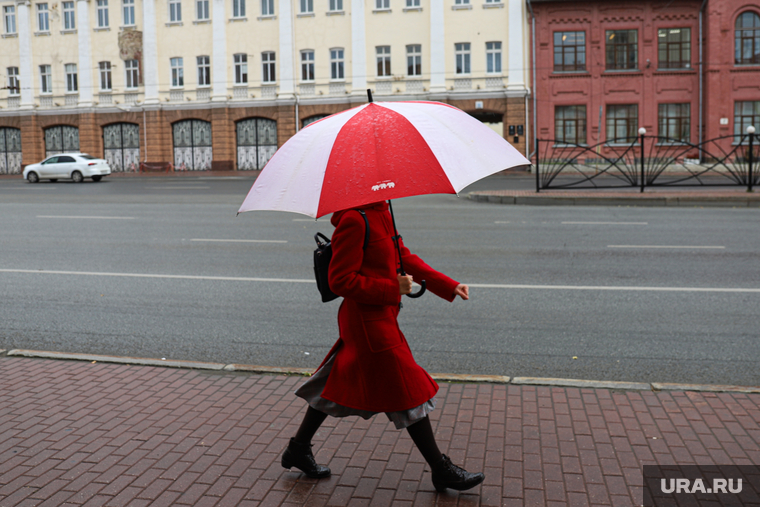 Осенний репортаж. Екатеринбург, зонт, непогода, зонтик, прохожие, дождливая погода, дождь, осень, осенняя погода