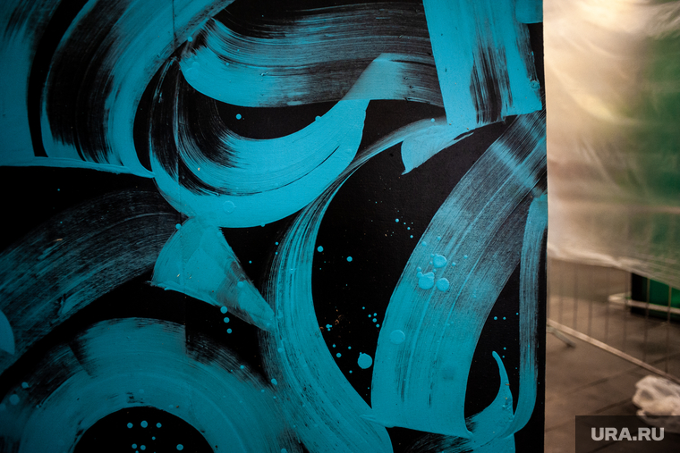 Работа Покраса Лампаса на циклораме на территории парка ТЦ МЕГА в рамках фестиваля «ЧО». Екатеринбург, граффити, покрас лампас