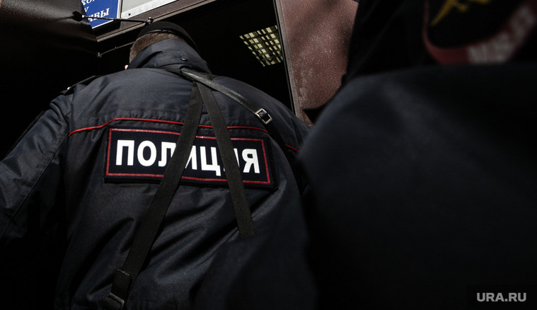 Полицейские изъяли у семейной пары более килограмма наркотиков