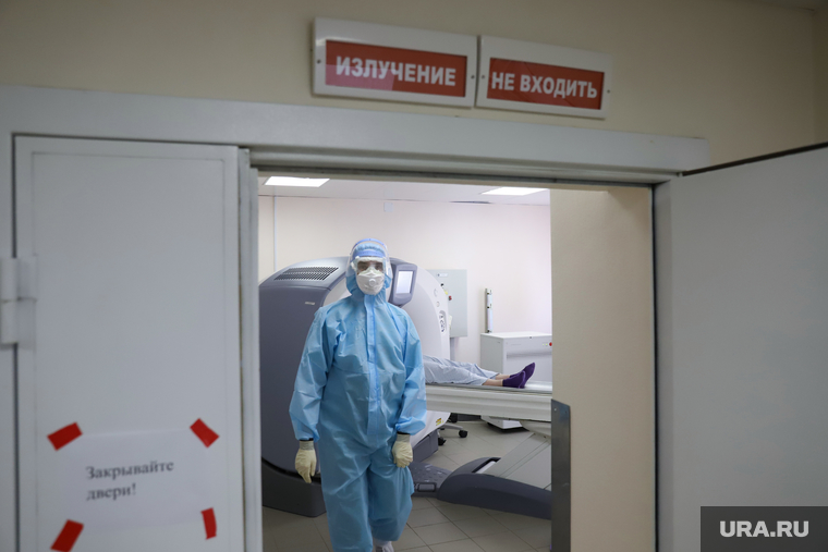 Красная зона в Госпитале для Ветеранов Войн. Екатеринбург, защитный костюм, коронавирус, красная зона